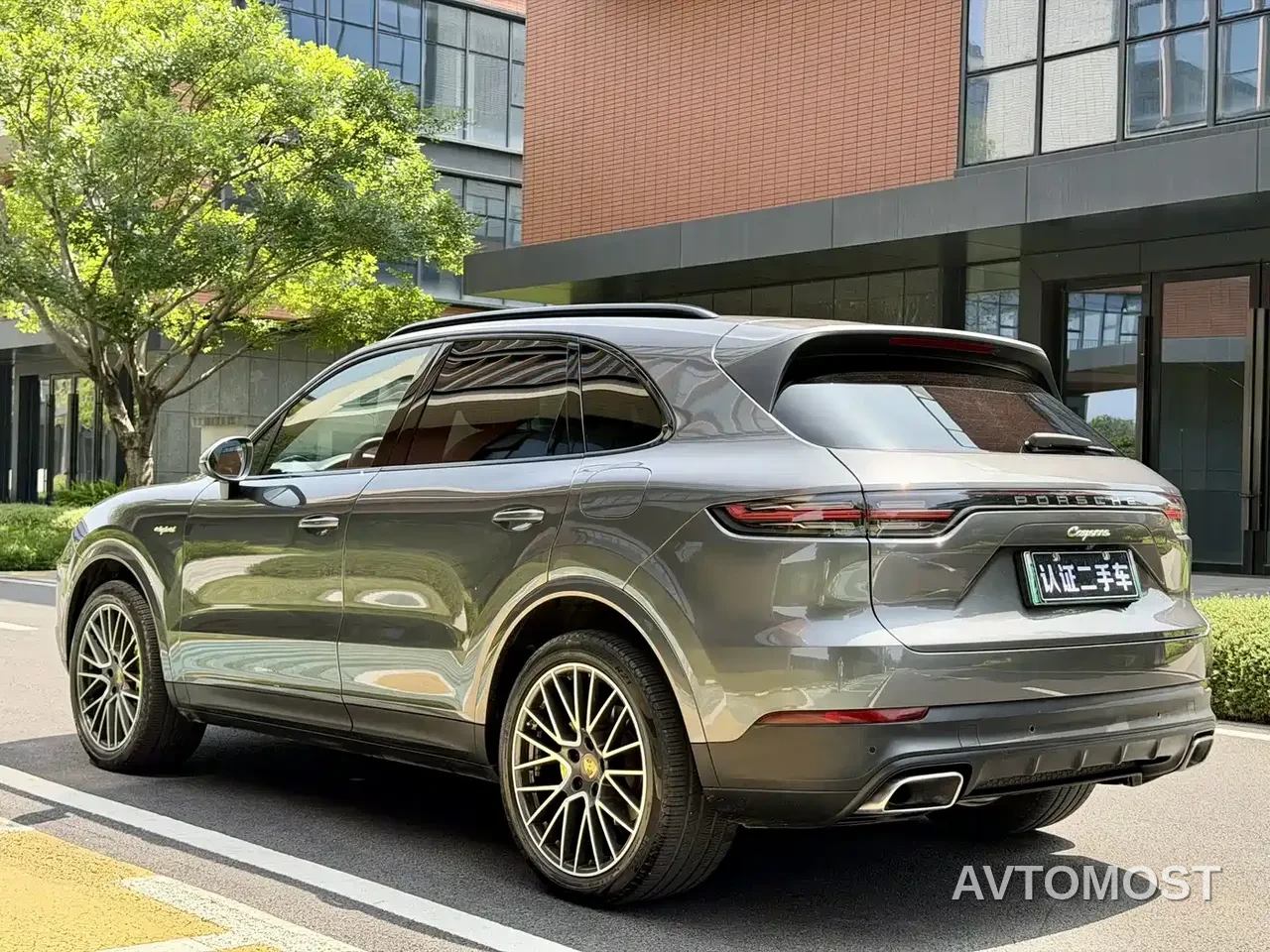 Porsche Cayenne New Energy 2021 Cayenne E-Hybrid 2.0T — фото 12