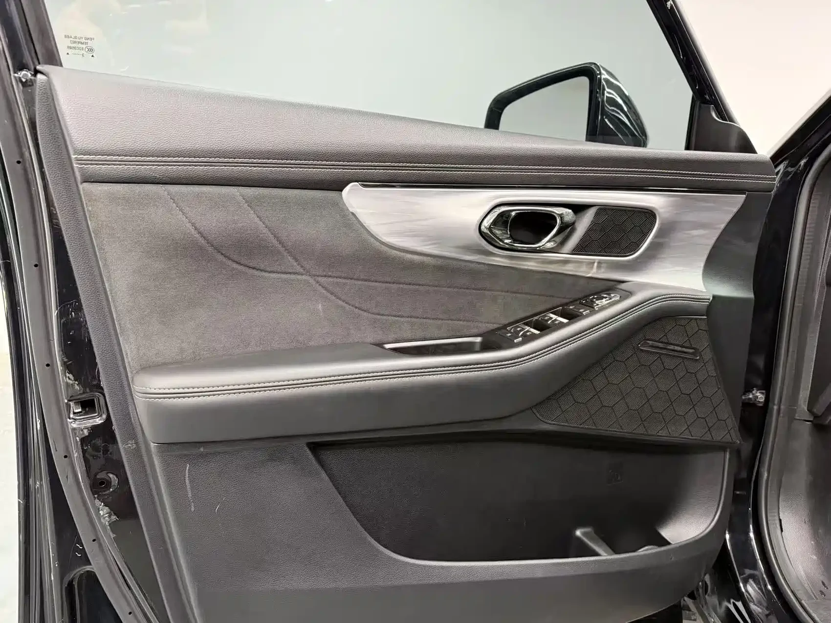 GAC Trumpchi GS8 2022 Dual Engine Series 2.0TM 2WD Premium Edition (7-Seater) — фото 14