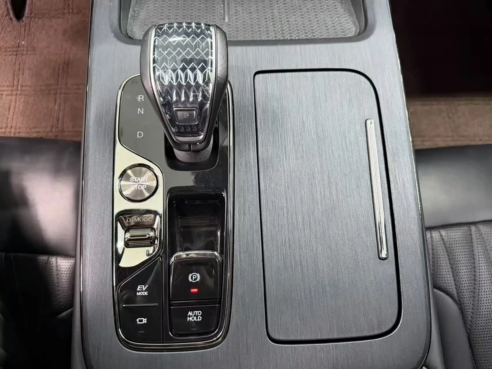 GAC Trumpchi GS8 2022 Dual Engine Series 2.0TM 2WD Premium Edition (7-Seater) — фото 17