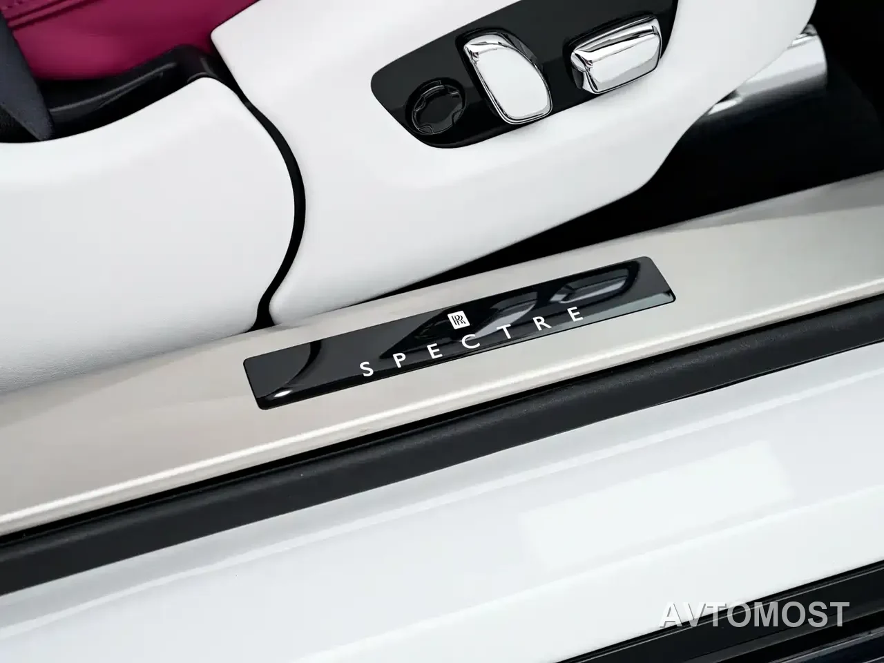 Rolls-Royce Spectre 2024 Standard Model — фото 9