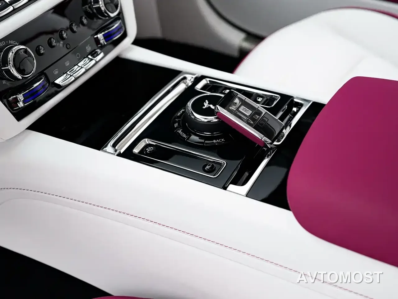 Rolls-Royce Spectre 2024 Standard Model — фото 10