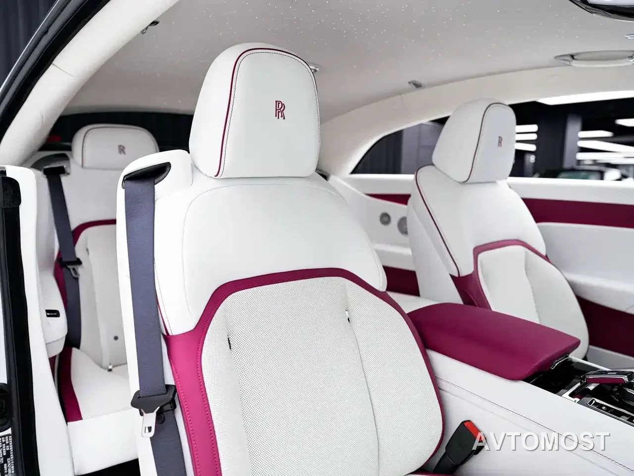 Rolls-Royce Spectre 2024 Standard Model — фото 12