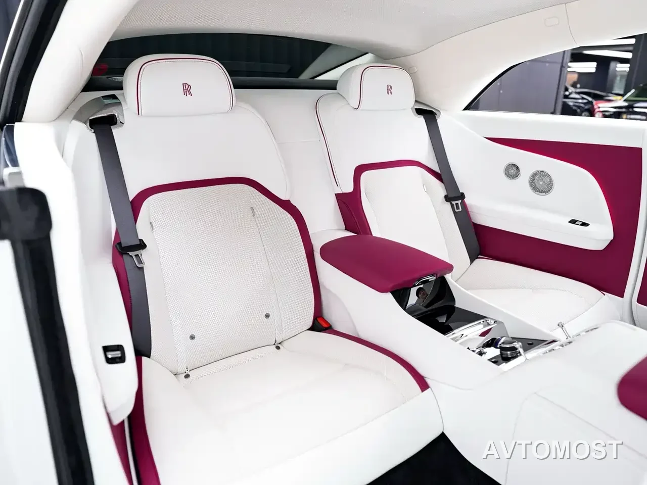 Rolls-Royce Spectre 2024 Standard Model — фото 13