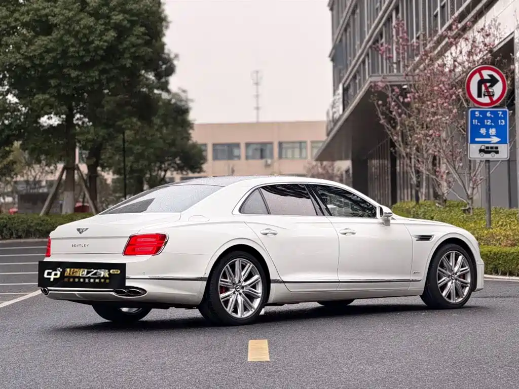 Bentley Flying Spur 2022 4.0T V8 Mulliner — фото 3