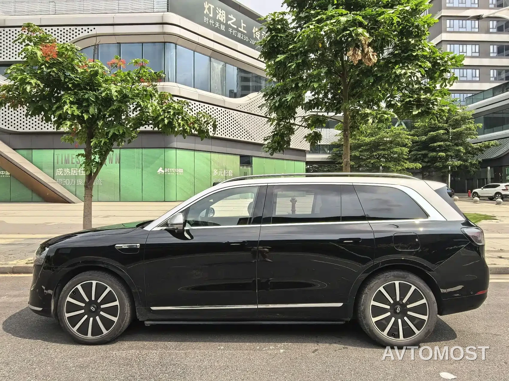 AITO M9 2024 Range Extender Max Edition 42kWh 6-seater — фото 2