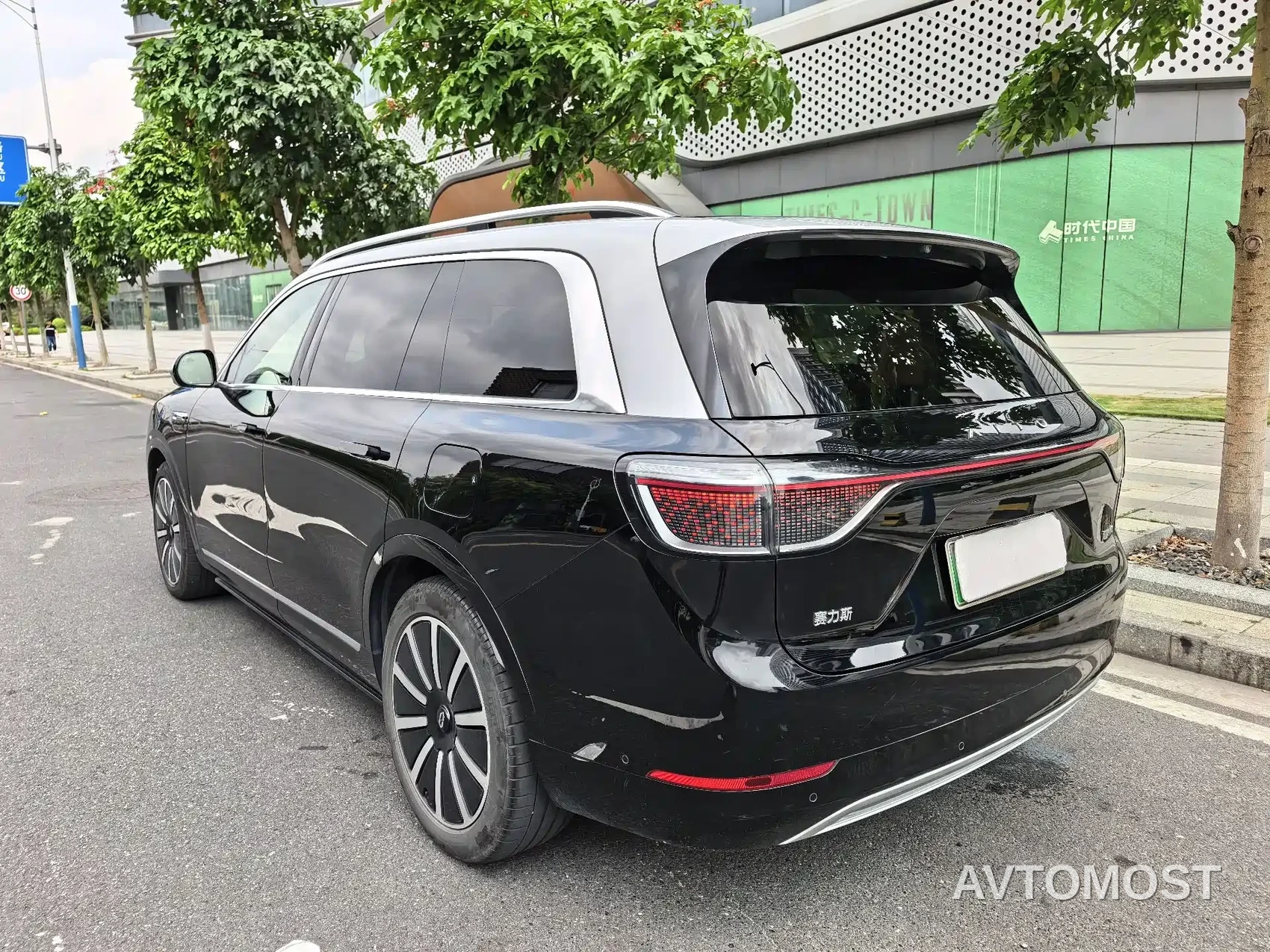 AITO M9 2024 Range Extender Max Edition 42kWh 6-seater — фото 6