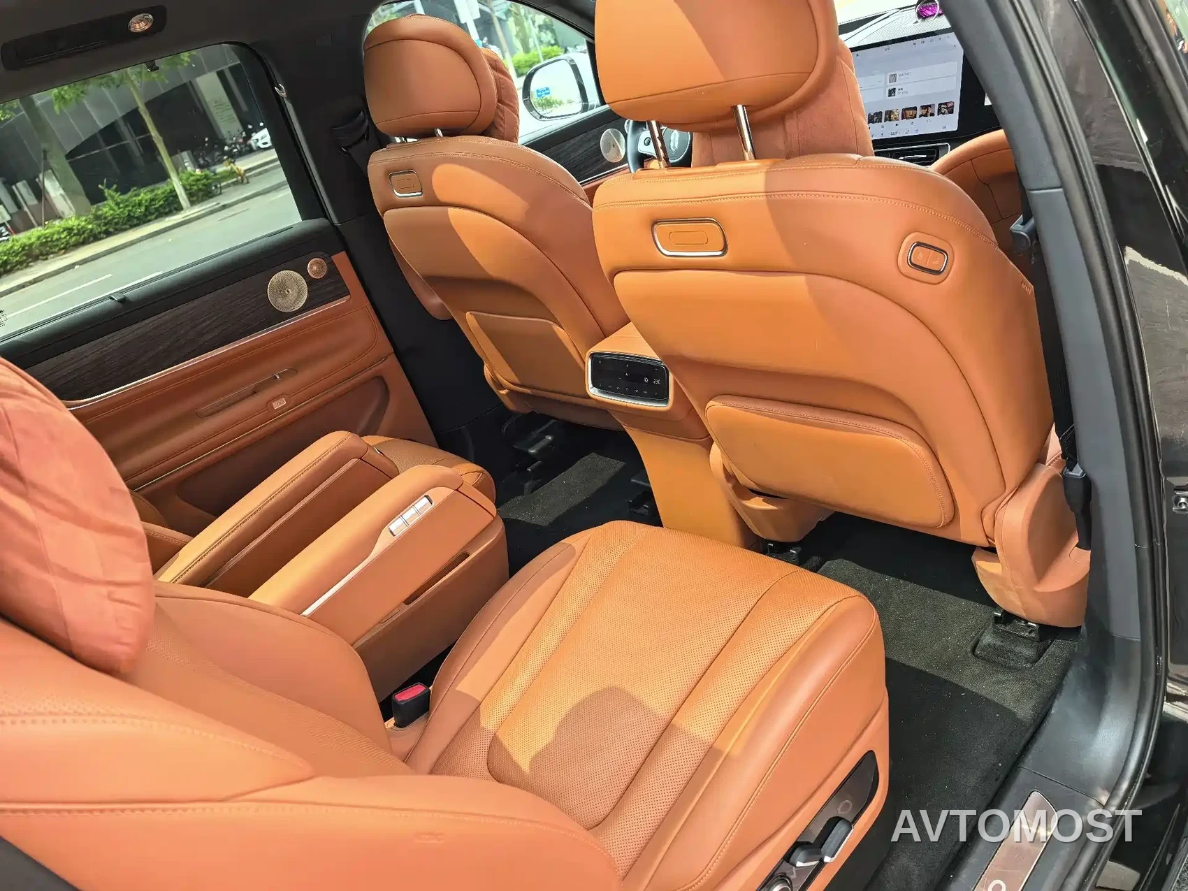 AITO M9 2024 Range Extender Max Edition 42kWh 6-seater — фото 9