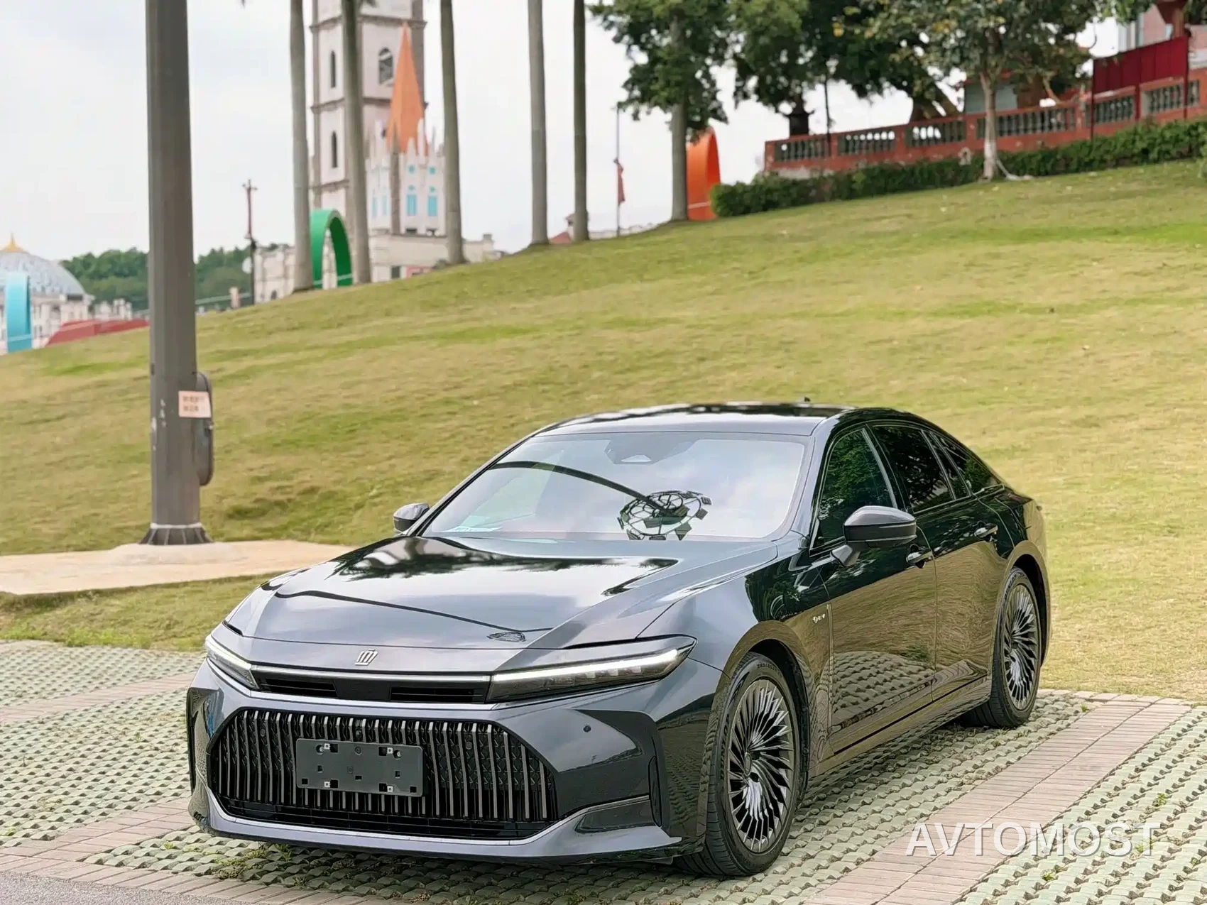 Toyota Crown (Import) 2024 2.5L Ultimate Edition — фото 1