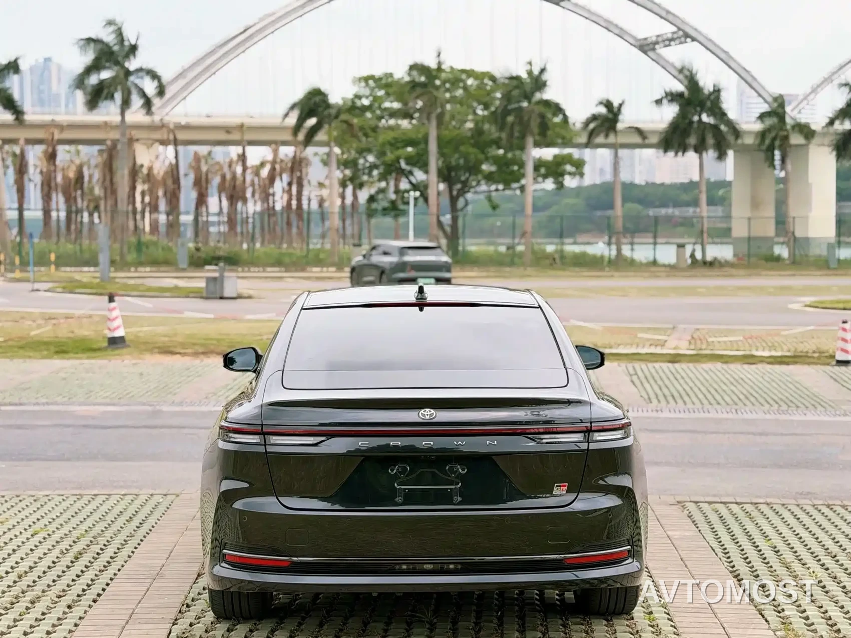 Toyota Crown (Import) 2024 2.5L Ultimate Edition — фото 4