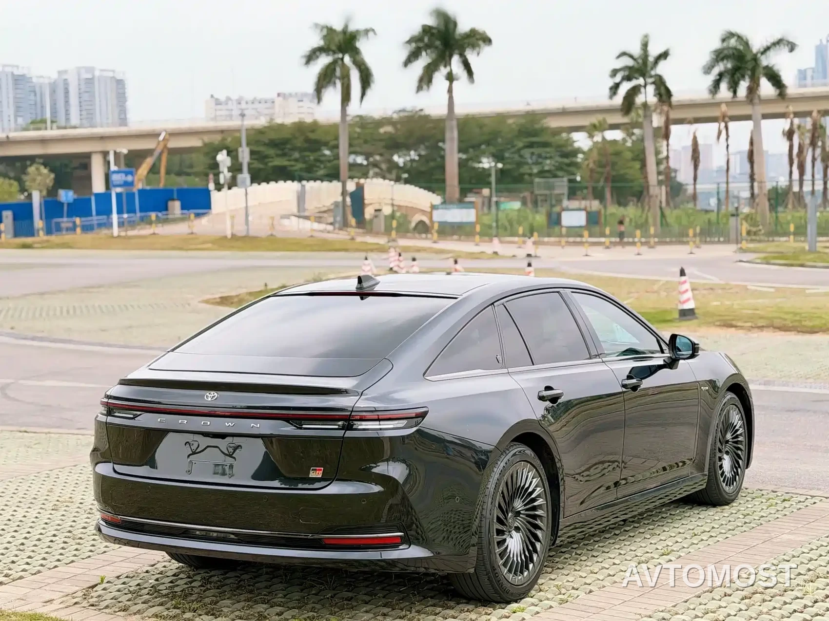 Toyota Crown (Import) 2024 2.5L Ultimate Edition — фото 5