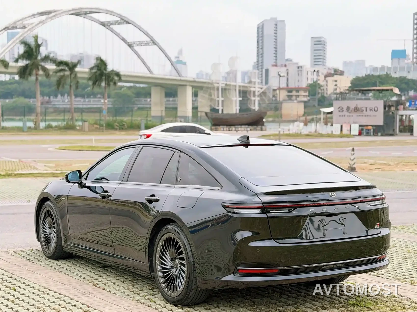 Toyota Crown (Import) 2024 2.5L Ultimate Edition — фото 6