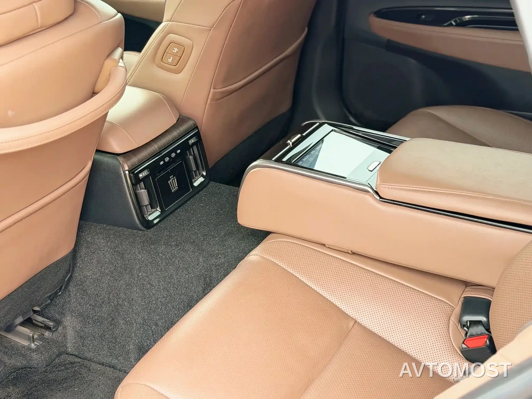 Toyota Crown (Import) 2024 2.5L Ultimate Edition — фото 13