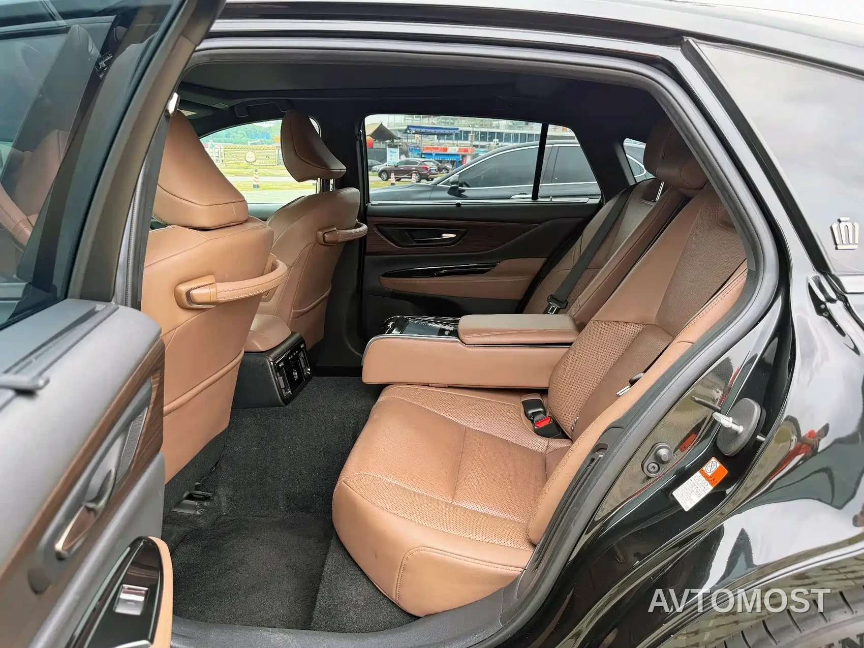 Toyota Crown (Import) 2024 2.5L Ultimate Edition — фото 14