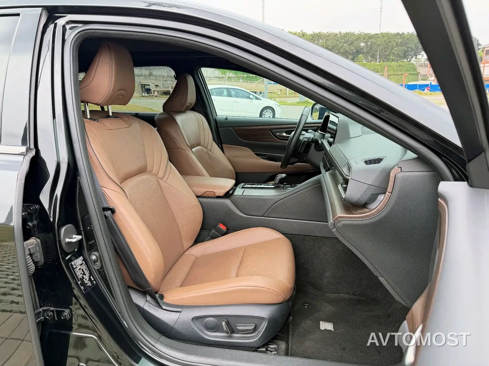 Toyota Crown (Import) 2024 2.5L Ultimate Edition — фото 15