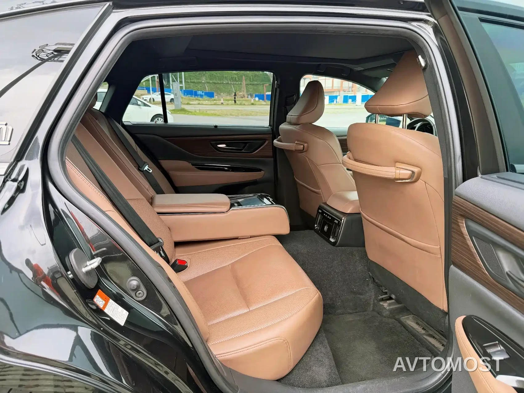Toyota Crown (Import) 2024 2.5L Ultimate Edition — фото 16