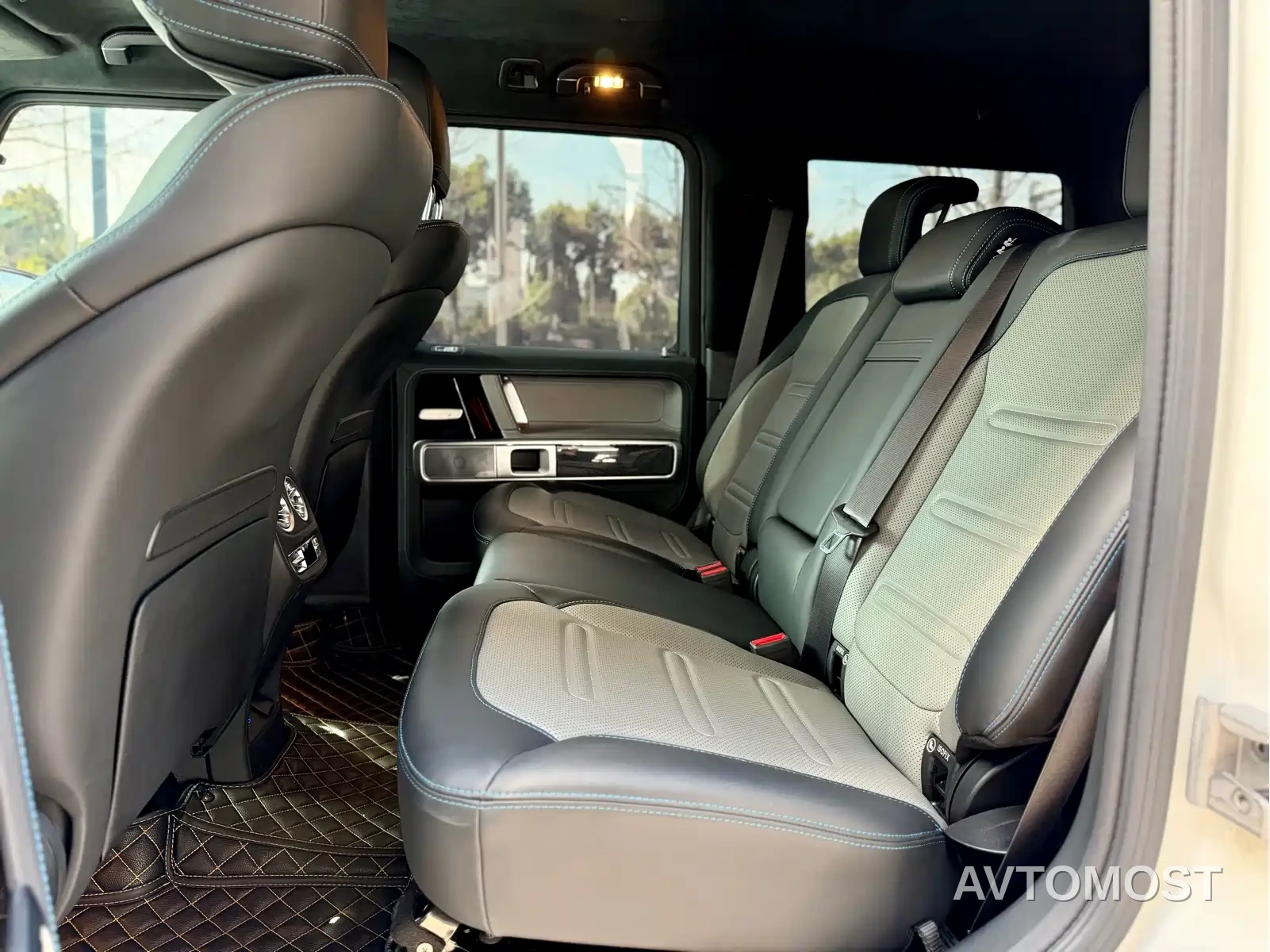 Mercedes-Benz G-Class New Energy 2025 G580 Launch Special Edition — фото 15