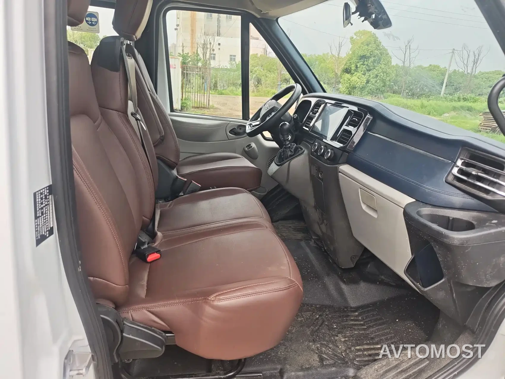 Jiangling JMC Fushun 2025 Model 2.0T 6MT Diesel Short Wheelbase Medium Roof Commercial MPV 5/6 Seats — фото 4
