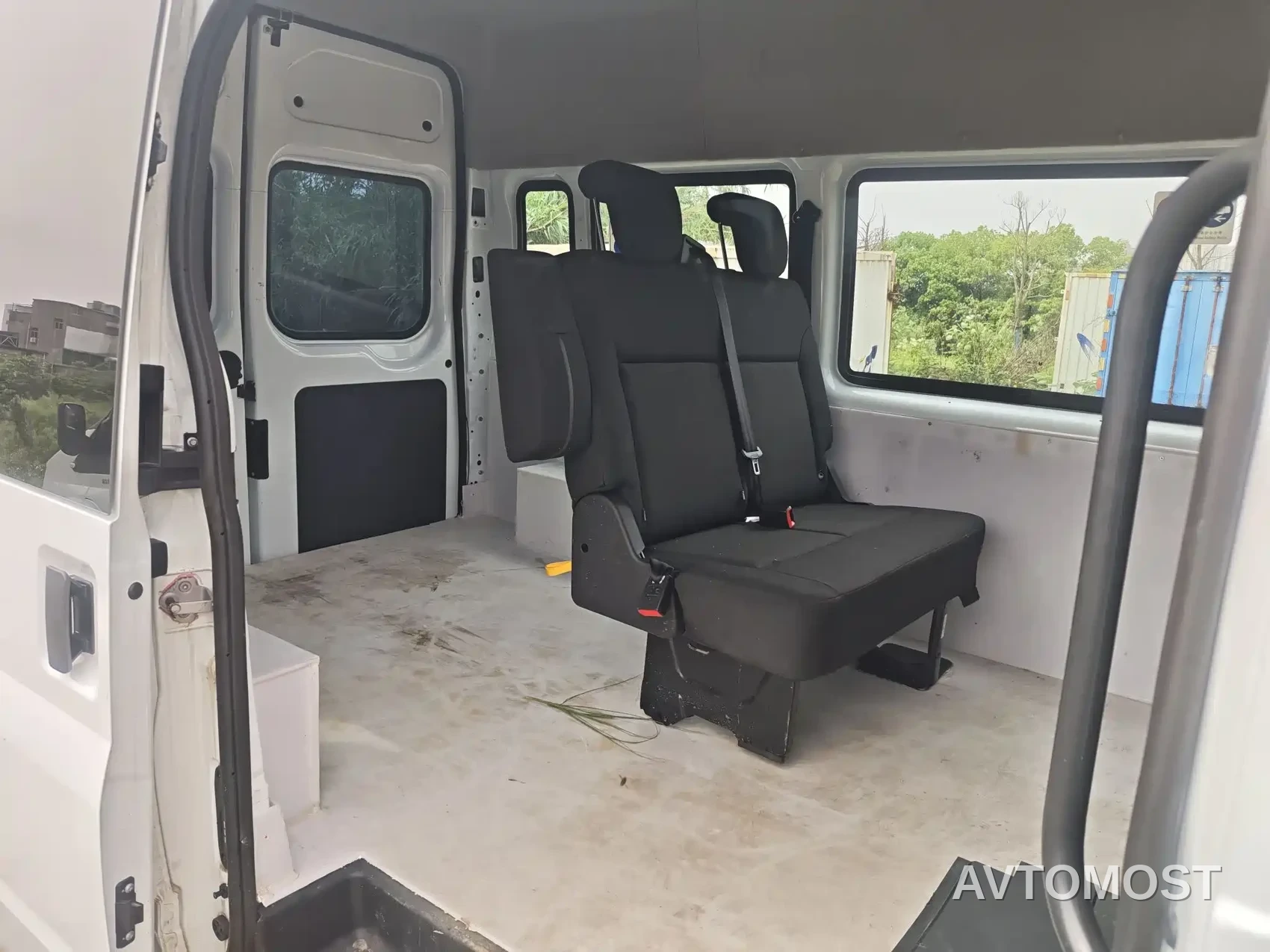 Jiangling JMC Fushun 2025 Model 2.0T 6MT Diesel Short Wheelbase Medium Roof Commercial MPV 5/6 Seats — фото 5