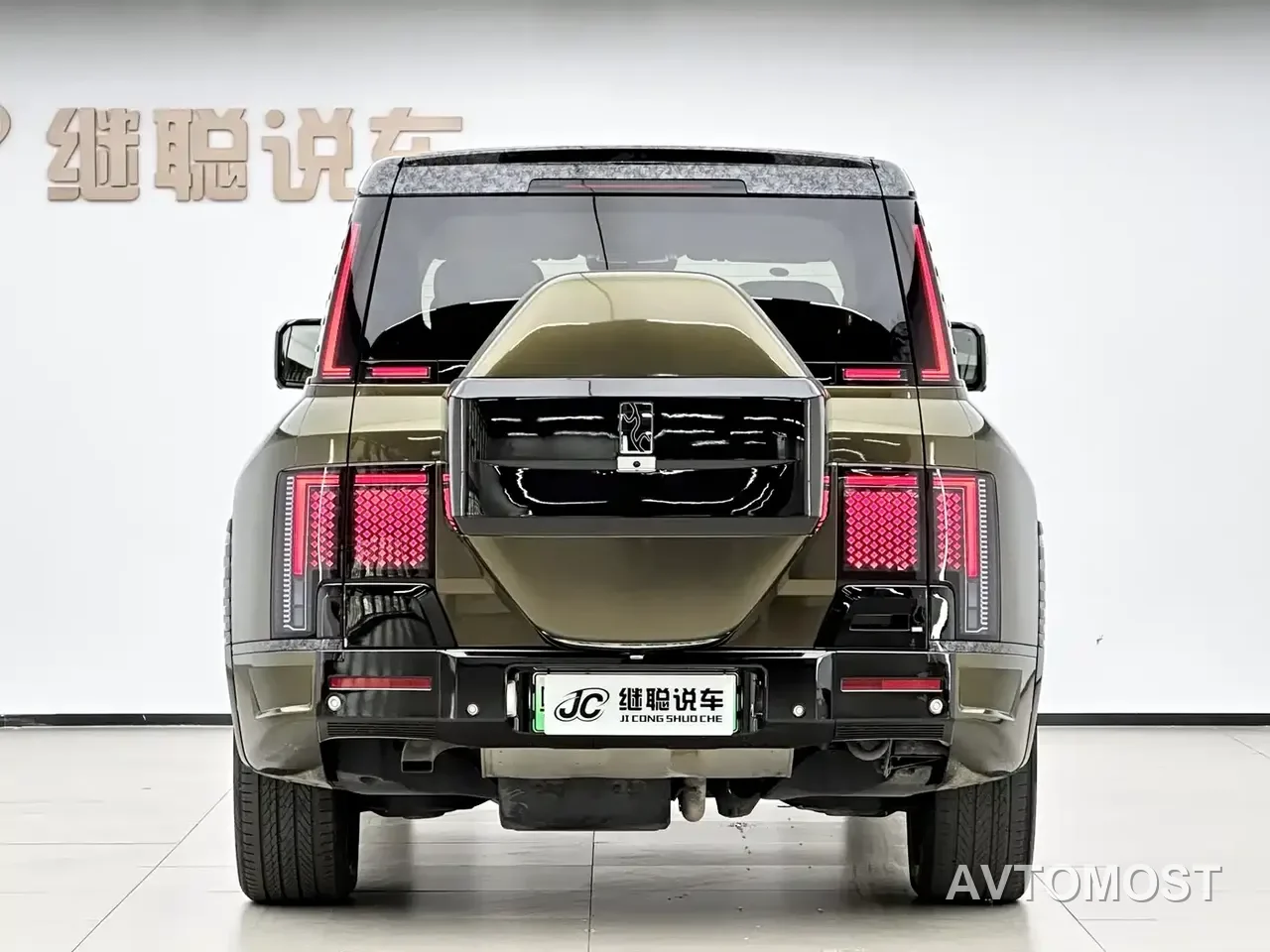 Yangwang U8 2023 Luxury Edition — фото 5