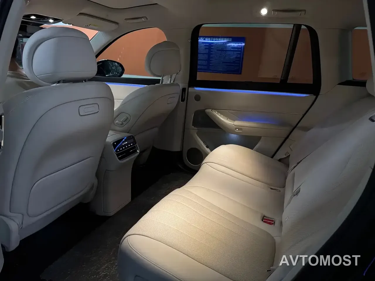 AITO M8 2025 Range Extender Max+ Edition 53.4kWh 5-seater — фото 9