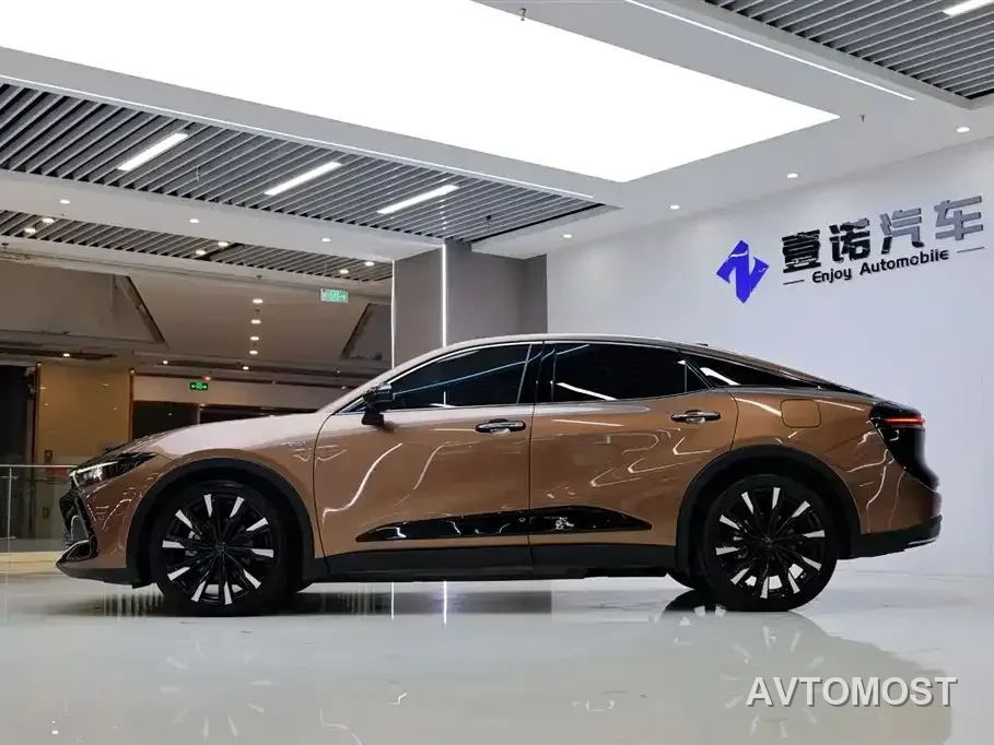 Toyota Crown SportCross 2023 2.4T SportCross HEV AWD Supreme Edition — фото 3