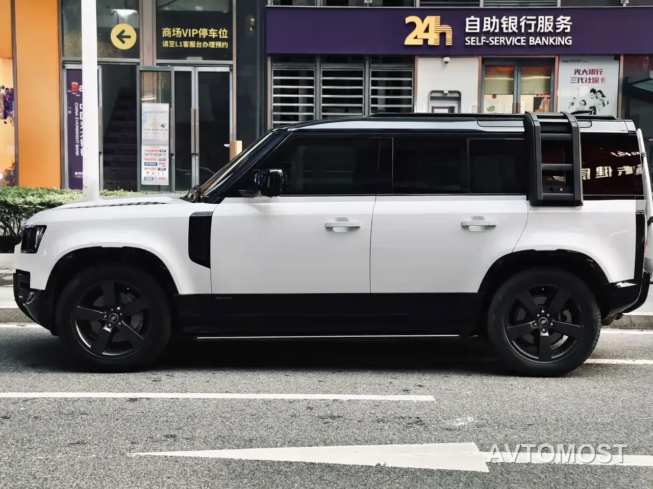 Land Rover Defender 2022 110 P400 X-DYNAMIC HSE — фото 2