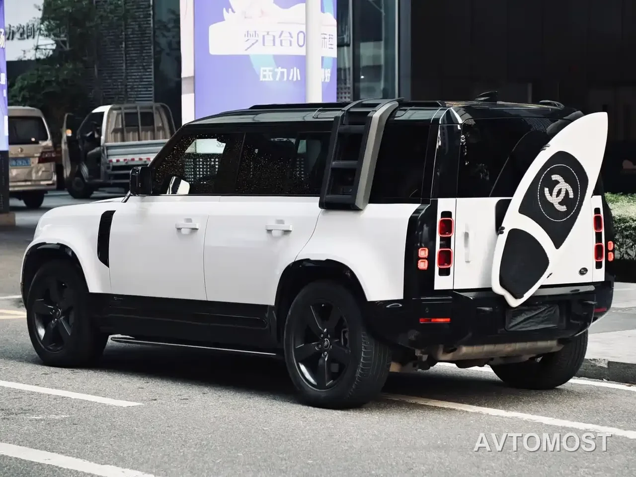 Land Rover Defender 2022 110 P400 X-DYNAMIC HSE — фото 3