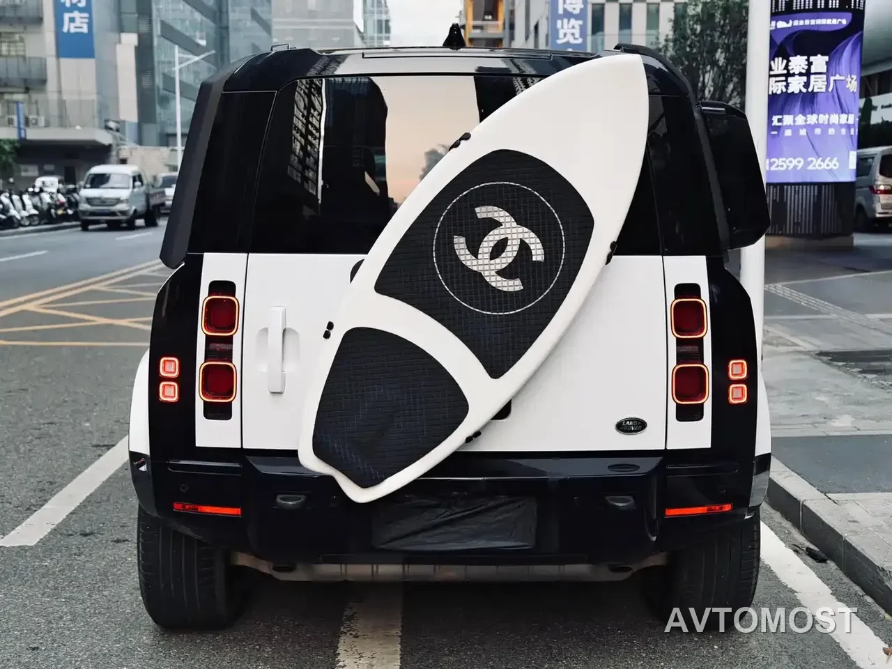 Land Rover Defender 2022 110 P400 X-DYNAMIC HSE — фото 4