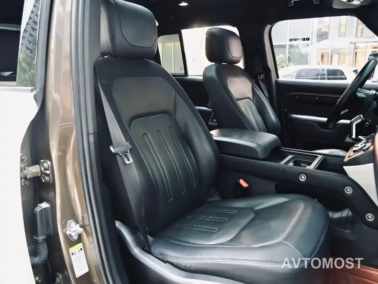 Land Rover Defender 2022 110 P400 X-DYNAMIC HSE — фото 10