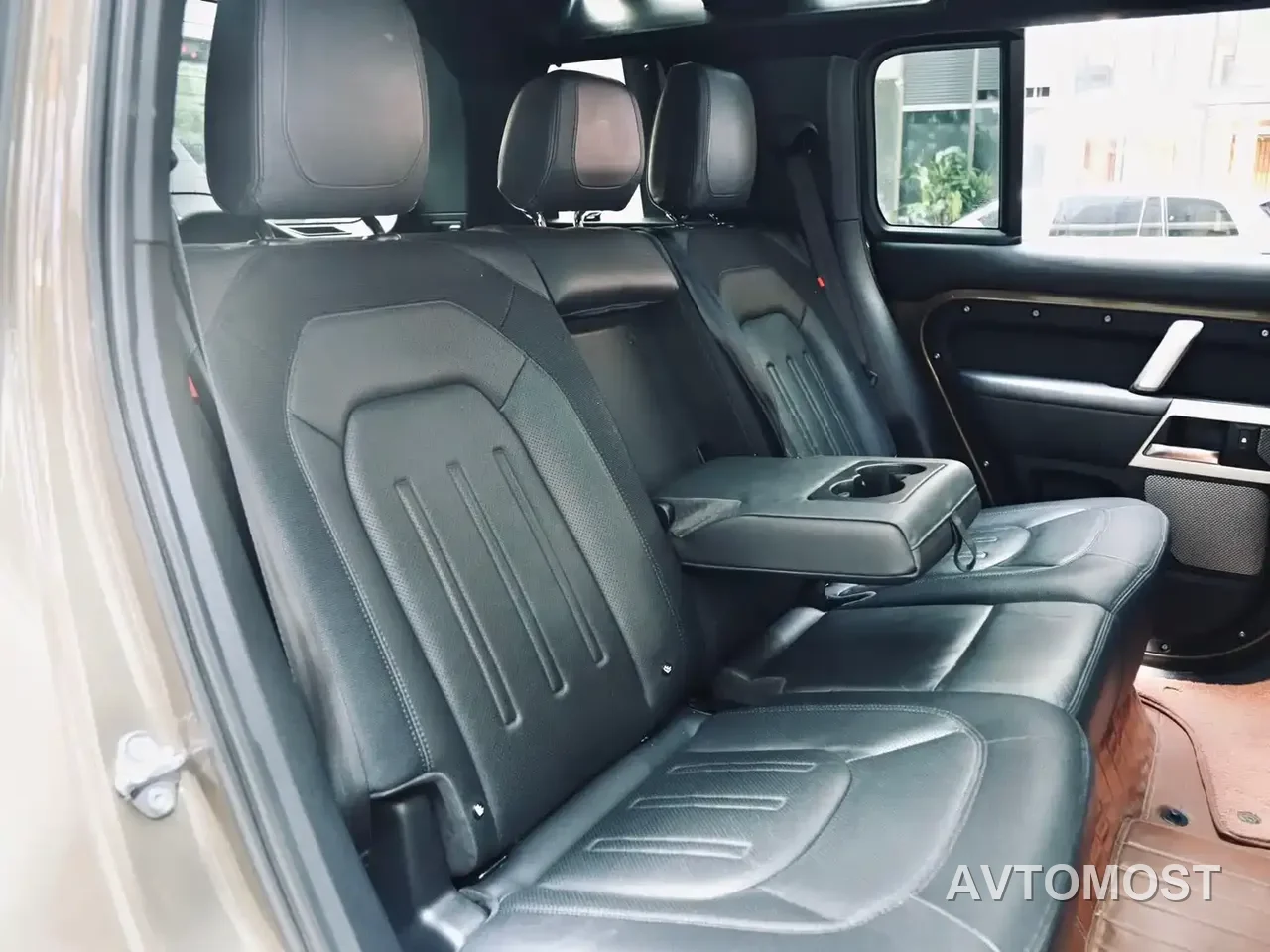 Land Rover Defender 2022 110 P400 X-DYNAMIC HSE — фото 11