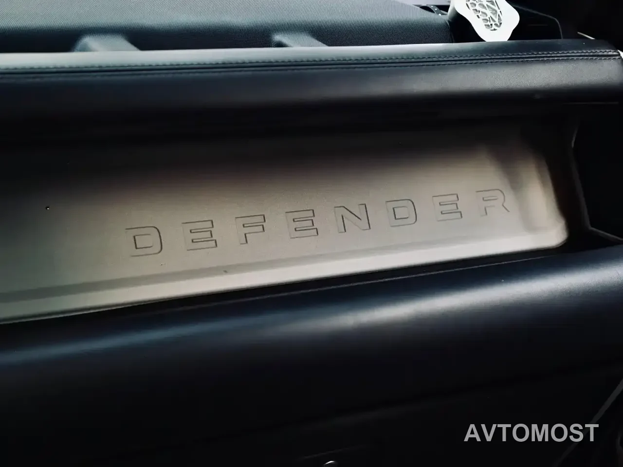 Land Rover Defender 2022 110 P400 X-DYNAMIC HSE — фото 18