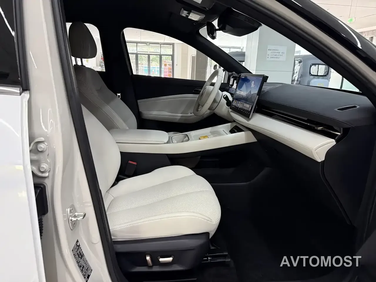 Baojun Yunhai 2024 140km Plug-in Hybrid — фото 15
