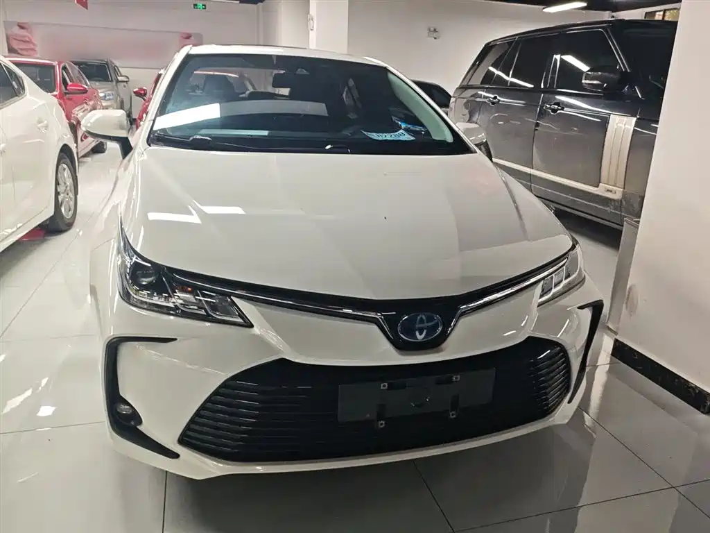 Toyota Corolla 2021 Hybrid 1.8L E-CVT Elite Edition — фото 3