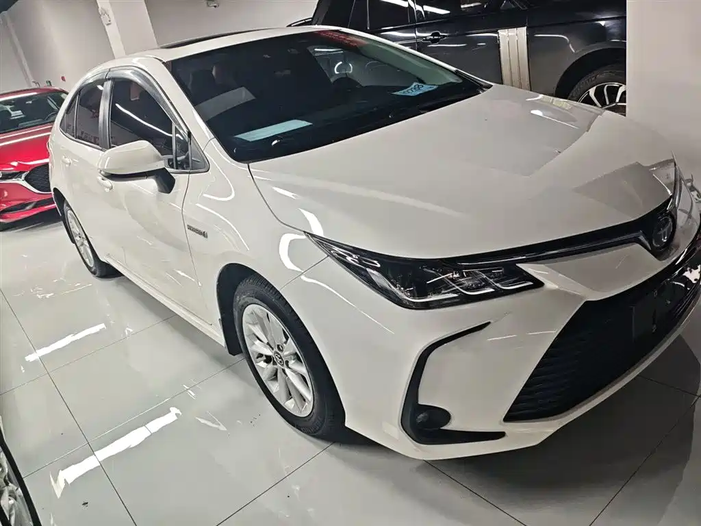 Toyota Corolla 2021 Hybrid 1.8L E-CVT Elite Edition — фото 4