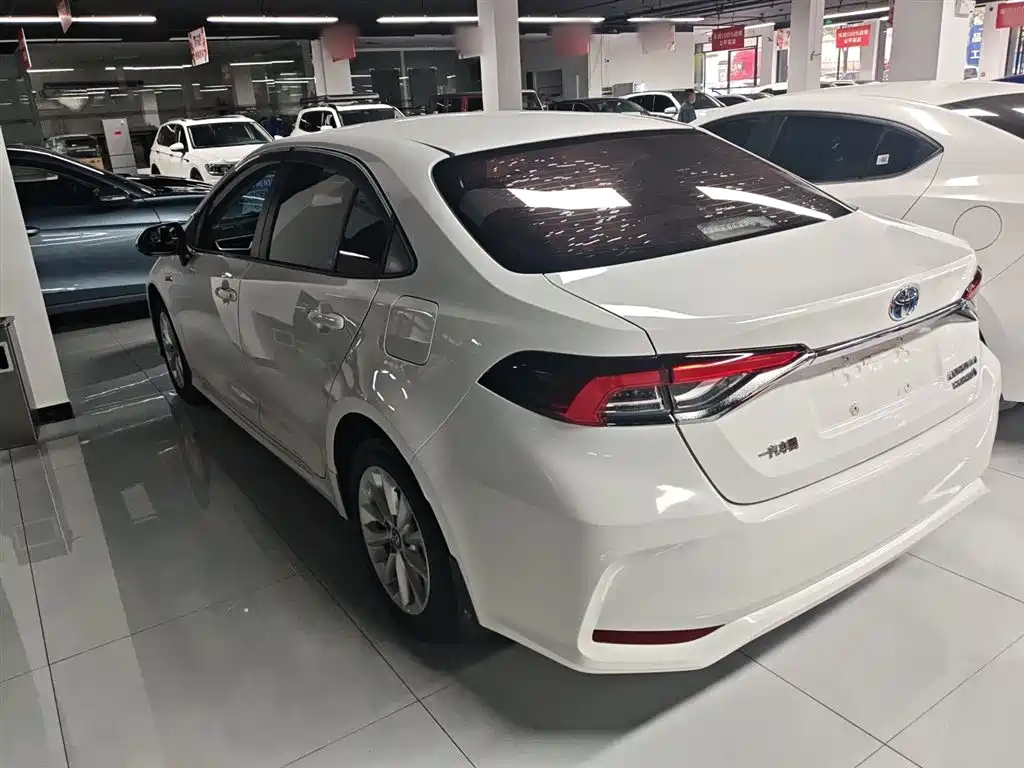 Toyota Corolla 2021 Hybrid 1.8L E-CVT Elite Edition — фото 5