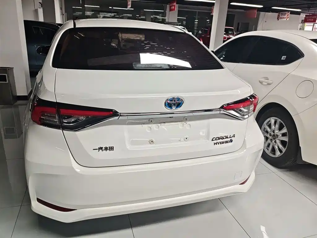 Toyota Corolla 2021 Hybrid 1.8L E-CVT Elite Edition — фото 6