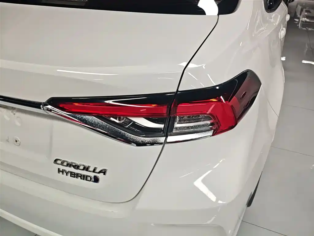 Toyota Corolla 2021 Hybrid 1.8L E-CVT Elite Edition — фото 8