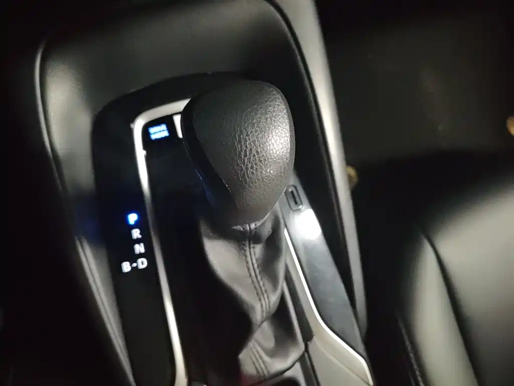 Toyota Corolla 2021 Hybrid 1.8L E-CVT Elite Edition — фото 14