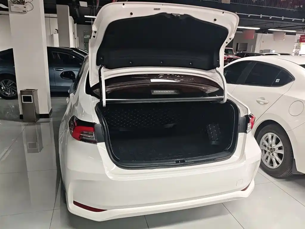 Toyota Corolla 2021 Hybrid 1.8L E-CVT Elite Edition — фото 19