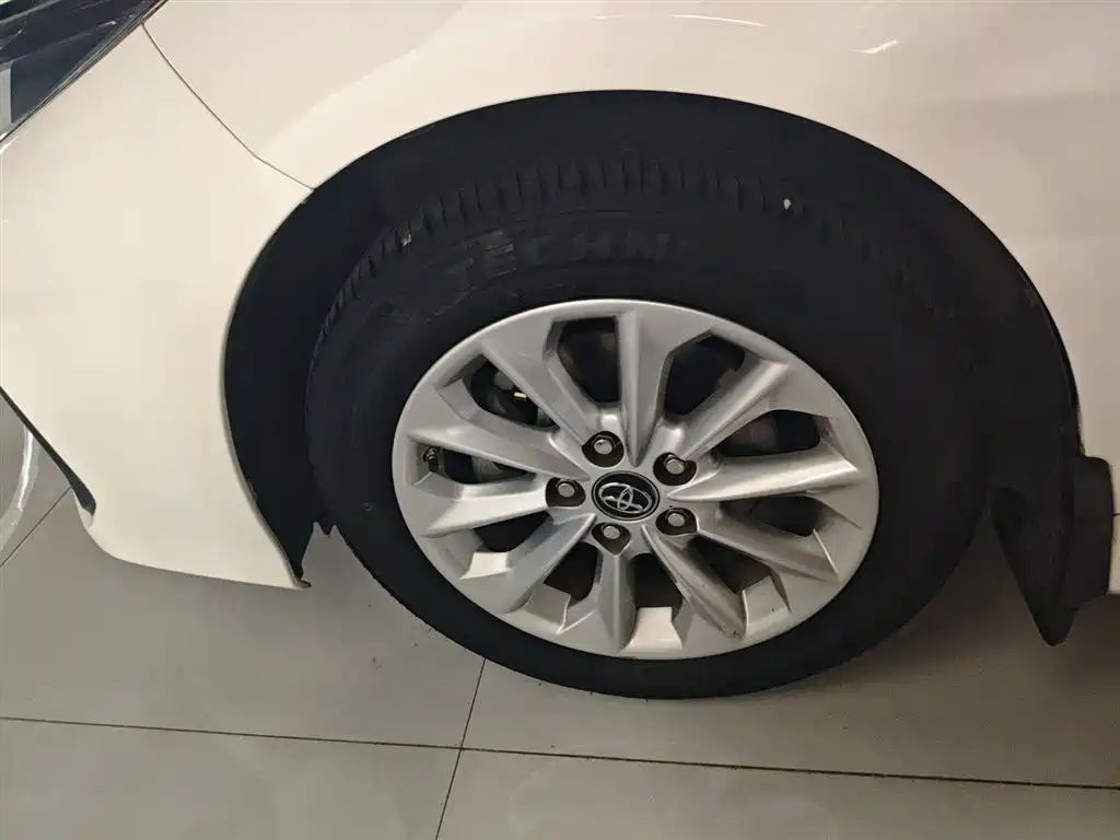 Toyota Corolla 2021 Hybrid 1.8L E-CVT Elite Edition — фото 23