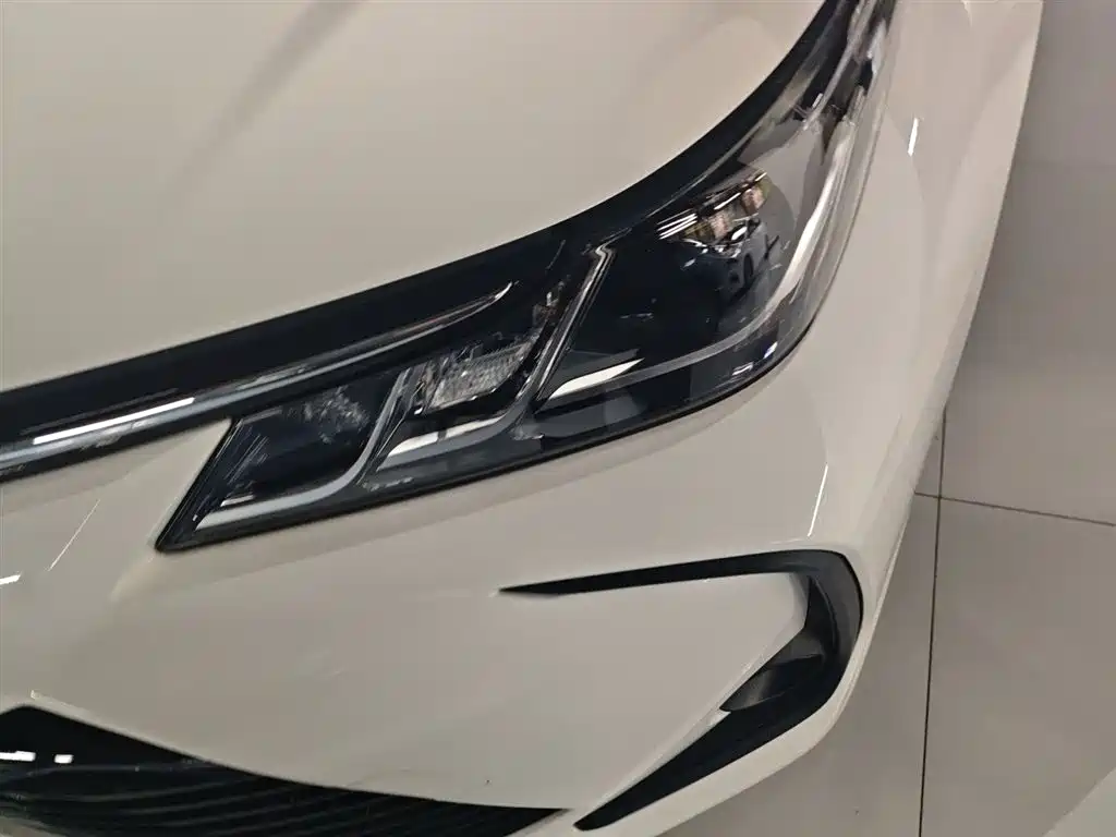 Toyota Corolla 2021 Hybrid 1.8L E-CVT Elite Edition — фото 24
