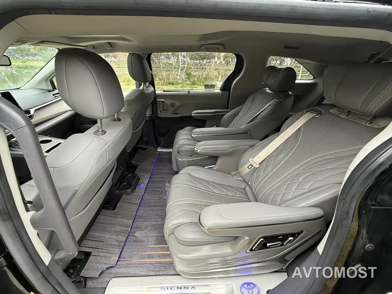 Toyota Sienna 2021 2.5L Hybrid Luxury Edition — фото 3