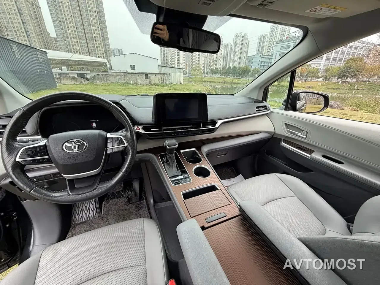 Toyota Sienna 2021 2.5L Hybrid Luxury Edition — фото 6