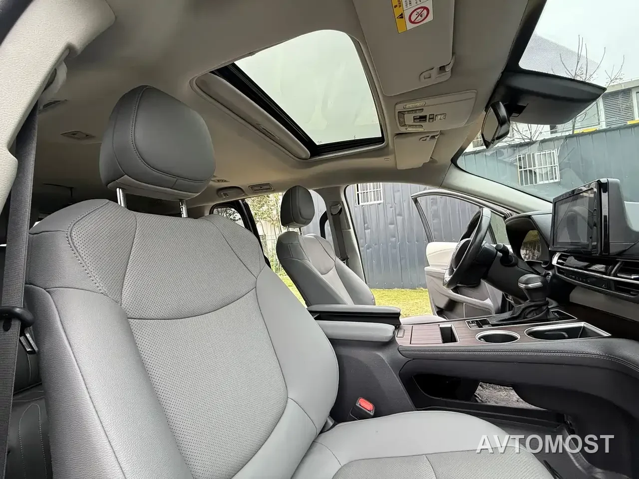 Toyota Sienna 2021 2.5L Hybrid Luxury Edition — фото 9