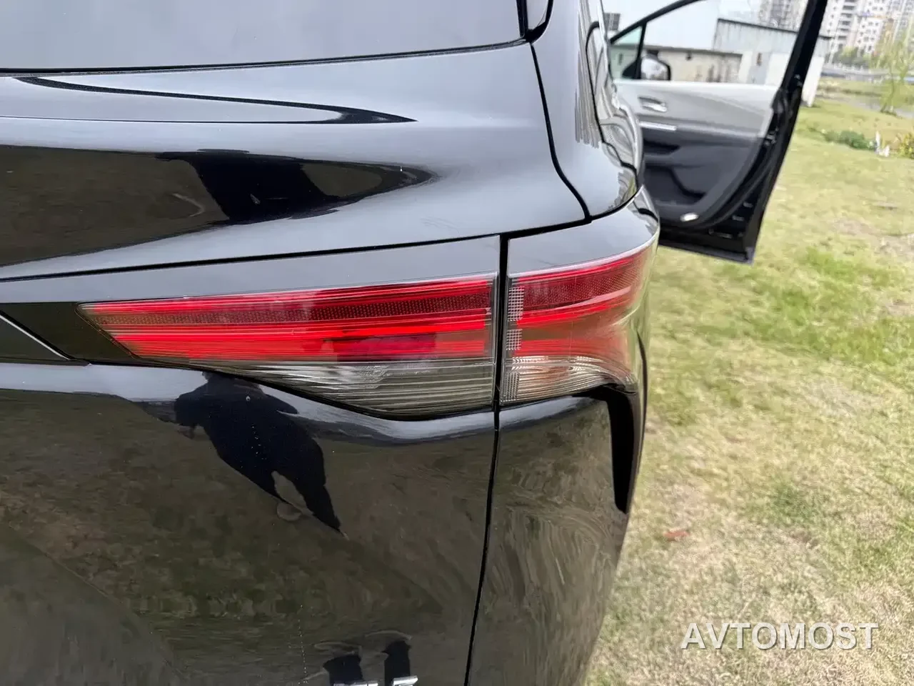Toyota Sienna 2021 2.5L Hybrid Luxury Edition — фото 11
