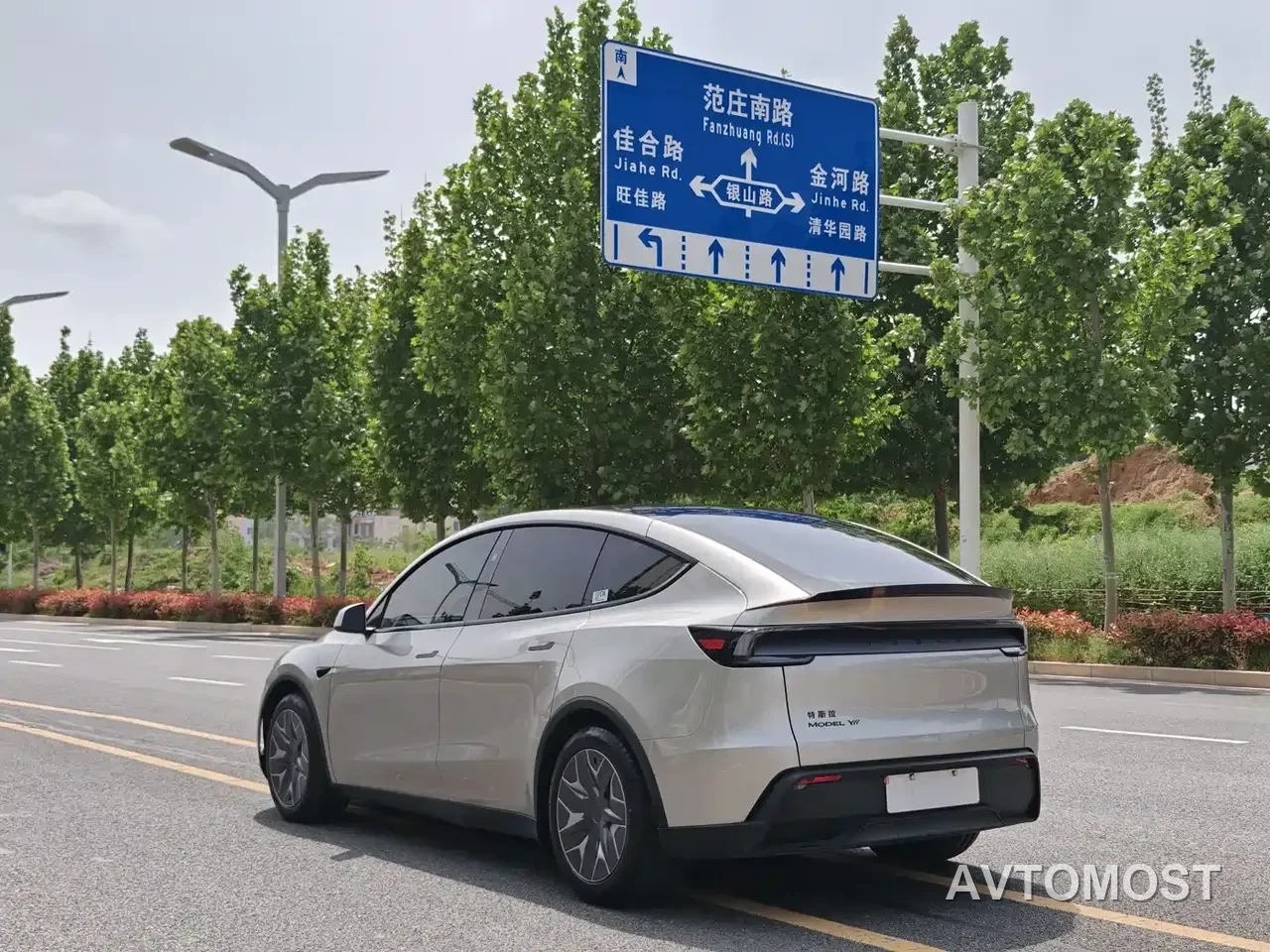 Tesla Model Y L 2025 Facelift Long Range AWD — фото 4