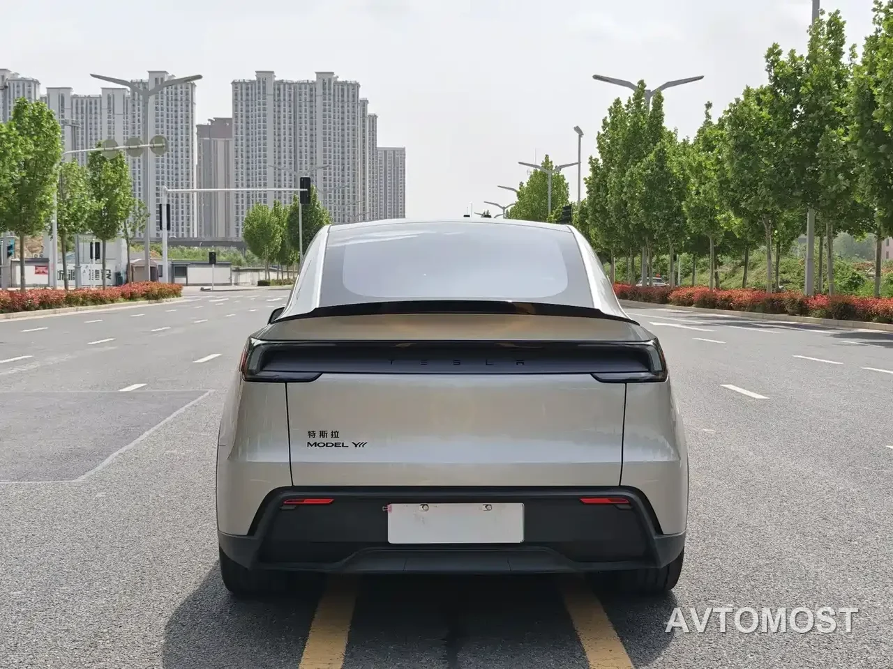 Tesla Model Y L 2025 Facelift Long Range AWD — фото 5