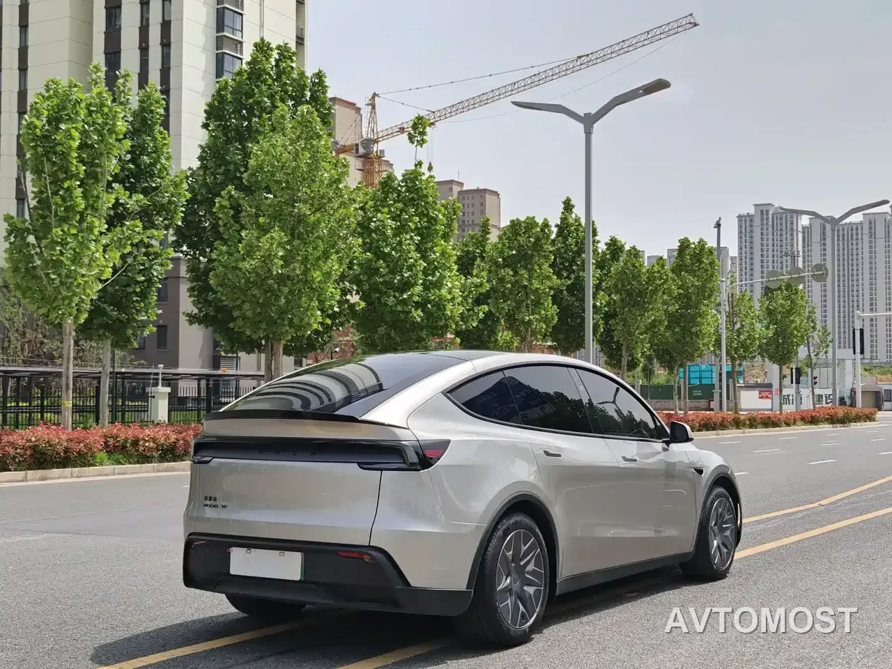 Tesla Model Y L 2025 Facelift Long Range AWD — фото 6