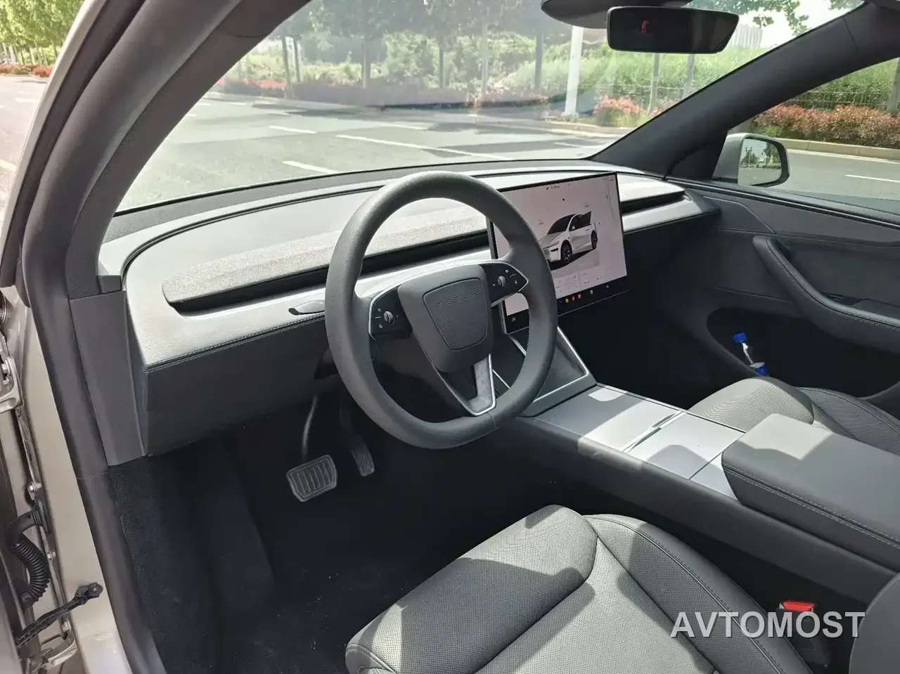 Tesla Model Y L 2025 Facelift Long Range AWD — фото 8