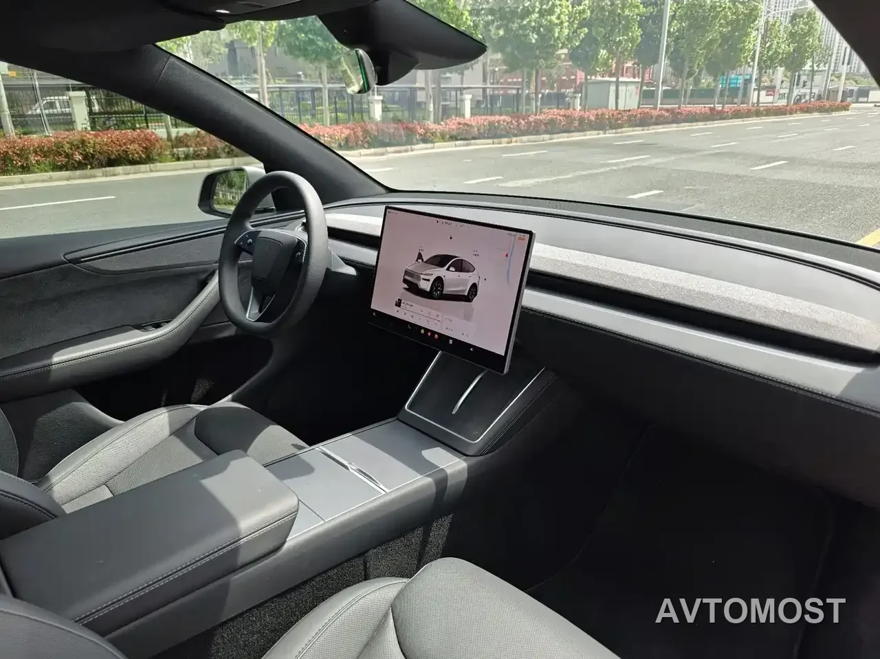 Tesla Model Y L 2025 Facelift Long Range AWD — фото 12